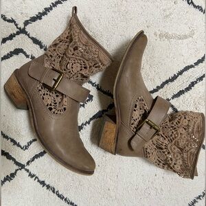 Crochet Western fashion ankle boot size 8